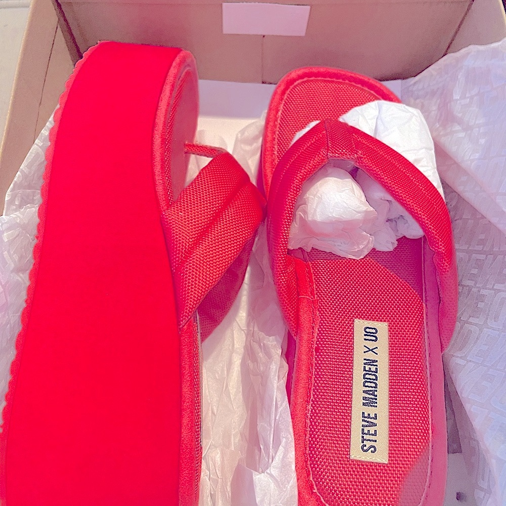 Steve Madden authentic pink platform sandals.